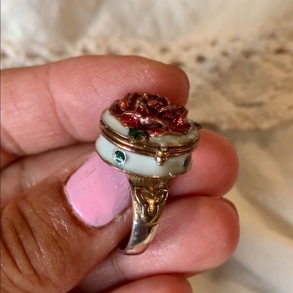 Rose Skull & Bones Ring S8 with Secret Compartment - Picture 2 of 12